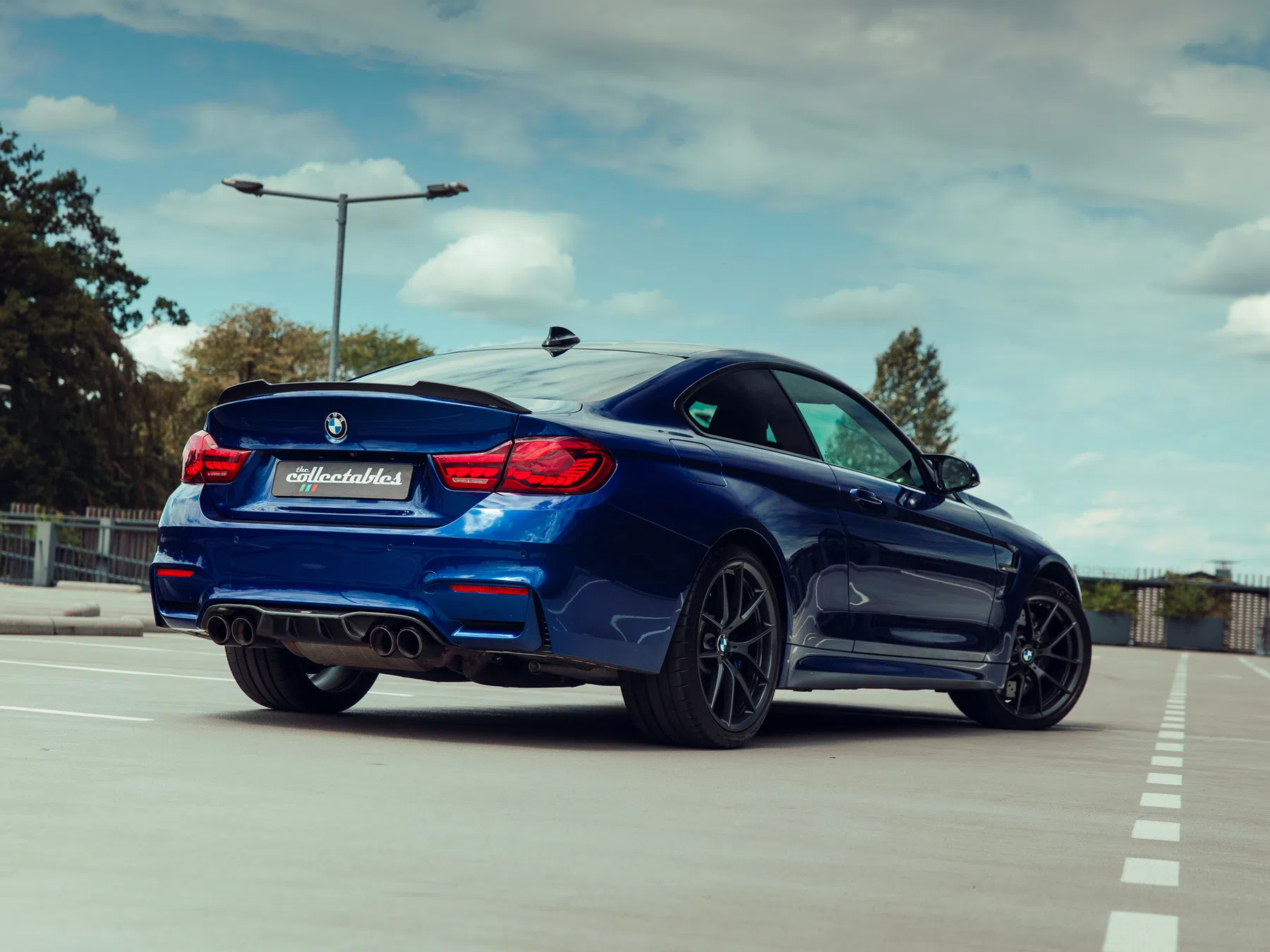 BMW M4 CS blauw